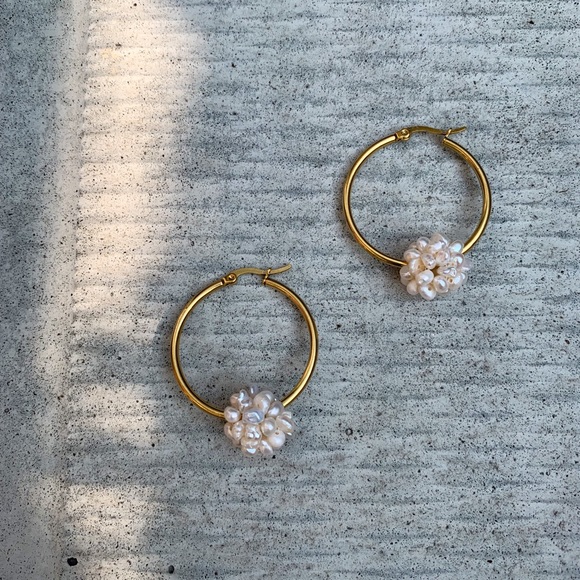Tiny pearl balls / Gold Hoop Earrings - Picture 2 of 4